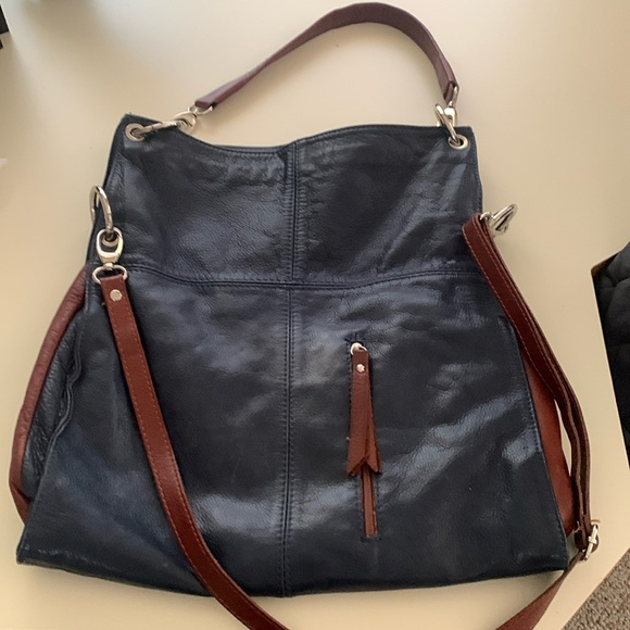 no brand Handbags - SOLDNavy leather tote bag, made in Italy, with burgundy i setts at sides, EUC